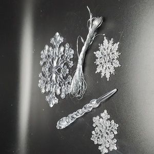 Ayieyll 52Pcs Acrylic Christmas Snowflake and Icicles Ornaments Set-NEW!!!